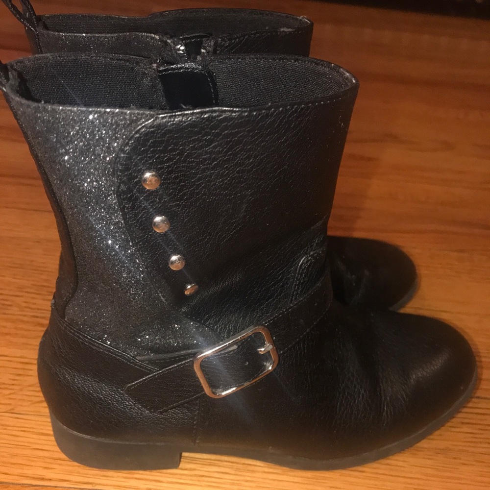 Girls boots size 2